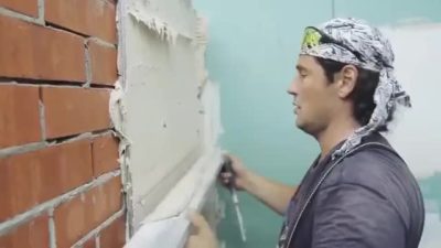 как заштукатурить кирпичную стену