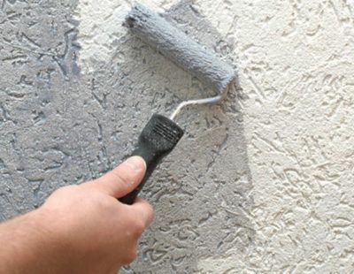 как покрасить бетонную стену