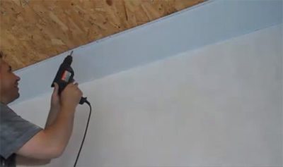 как крепить мдф панели на потолок