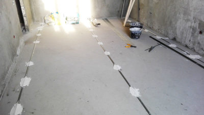 как выровнять бетонный пол в гараже
