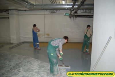 как покрасить бетонный пол в гараже