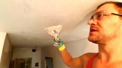 как покрасить бетонный потолок