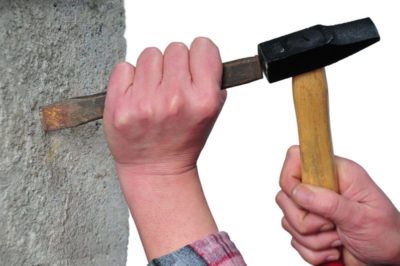 как сломать бетонную стену