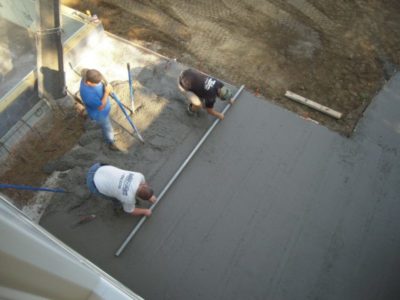 как залить двор бетоном своими руками